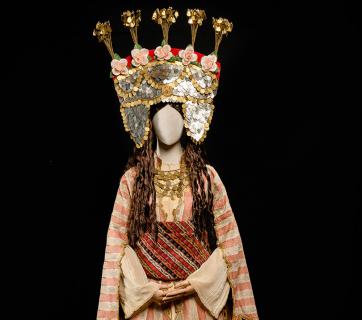 Costume of  “Athenean bride”. Headdress based on the lithograph Greek wedding in Athens by Louis Dupré (1789-1837). Lykeion ton Ellinidon Collection. Photo: Studio Kominis