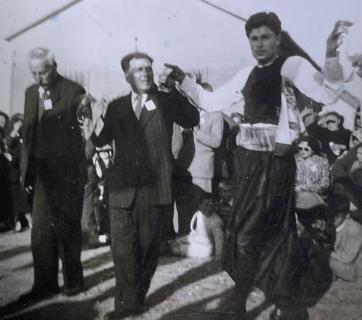 From the celebration of St. George’s Day in the church square in Nea Palatia Oropou, 1957. Nea Palatia Cultural Society Archives.